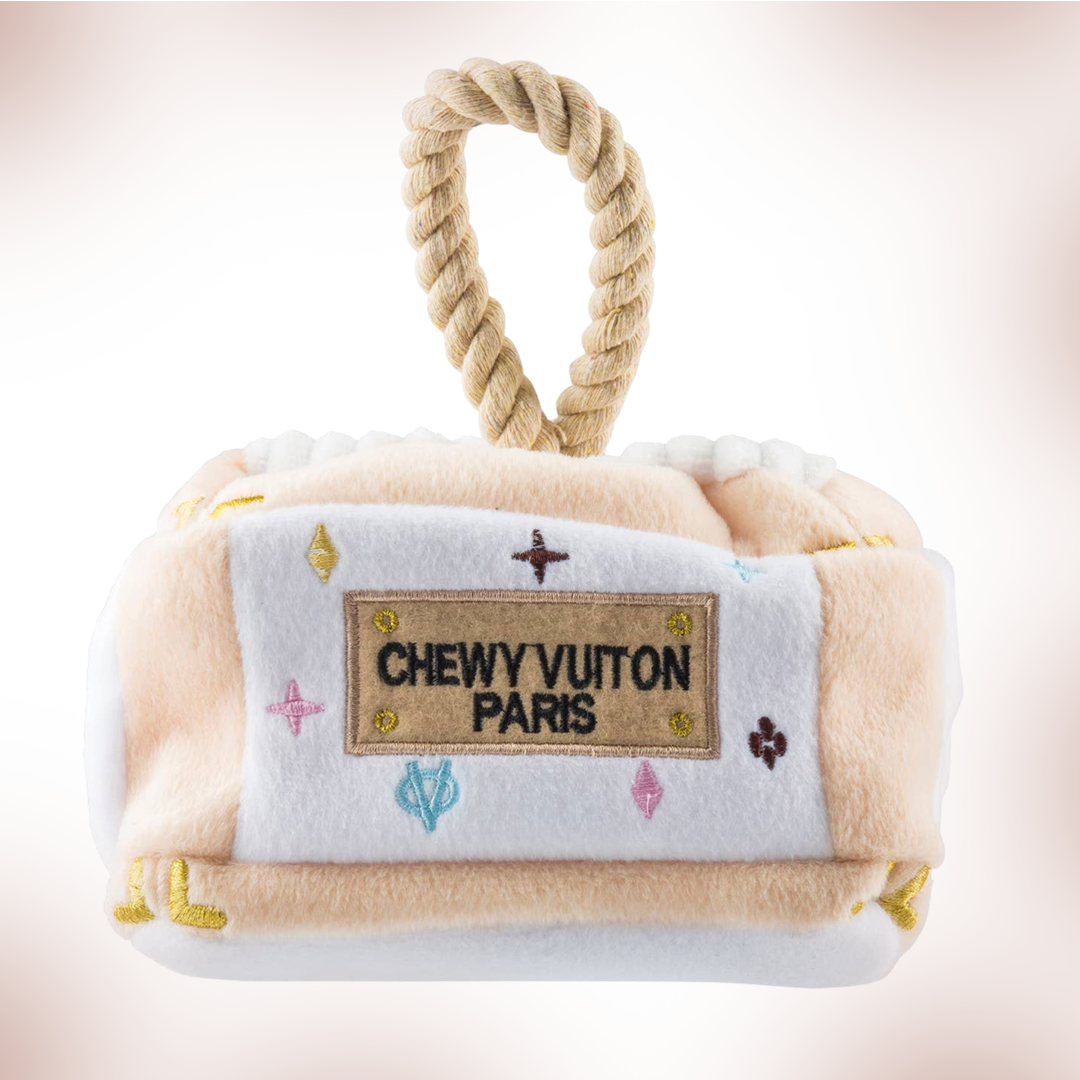 Chewy V White Trunk