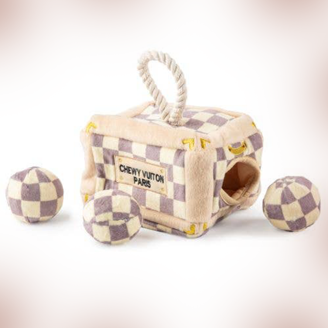 Chewy V Checker Trunk